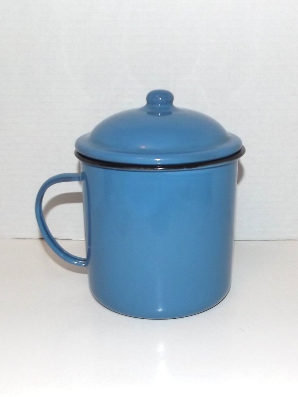 Mid Century 40 Oz Enamelware Mug w/Lid Blue Body & Interior Black Rim
